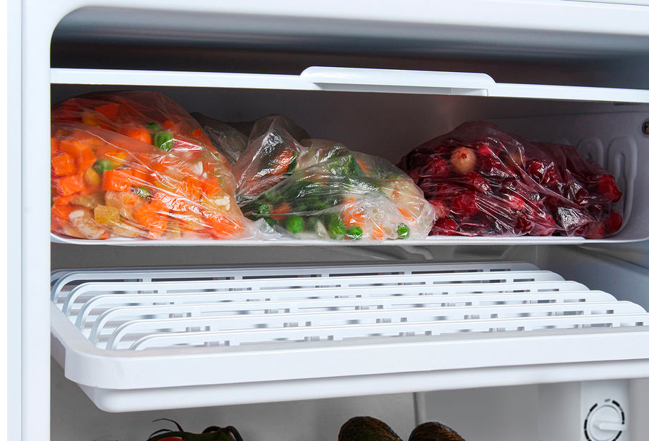 Купить Холодильник Hyundai CO1003 серебристый — Фото 8