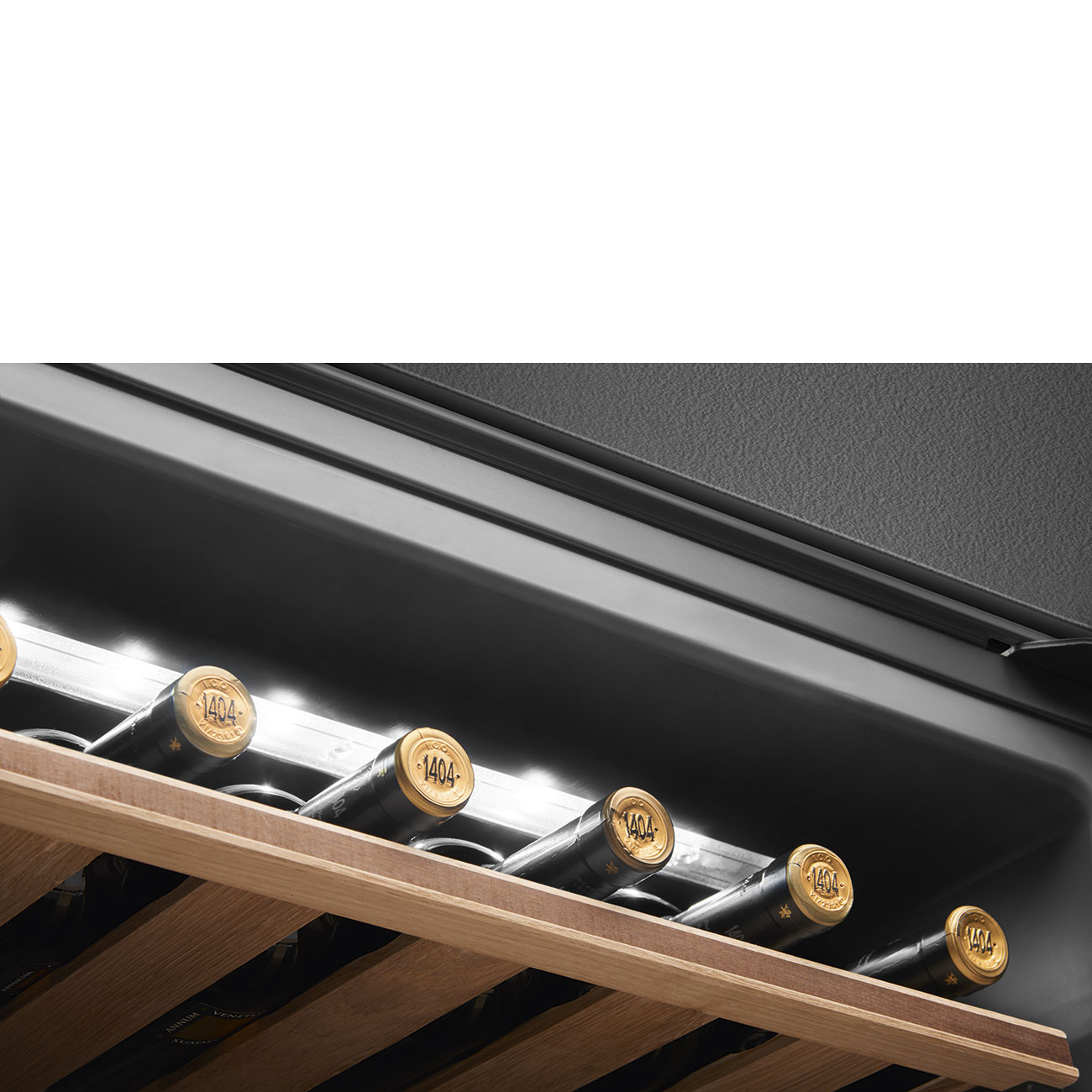 Купить Встраиваемый винный шкаф Smeg CVI621RWNR3 — Фото 4