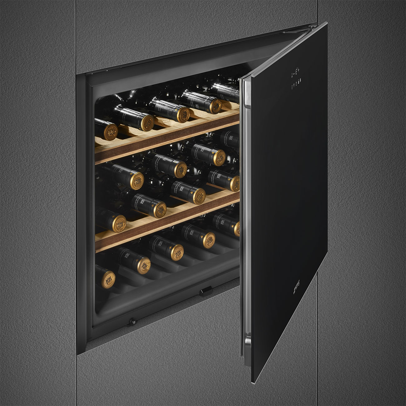 Купить Встраиваемый винный шкаф Smeg CVI621RWNX3 — Фото 3