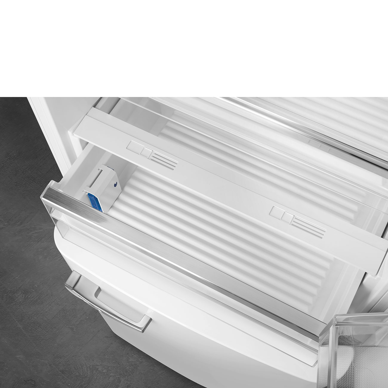 Купить Двухкамерный холодильник Smeg FAB38RWH5 — Фото 5