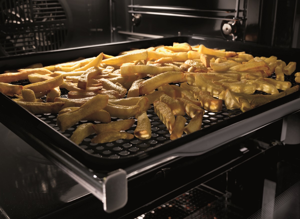 Купить Электрический духовой шкаф KUPPERSBUSCH BP 6350.0 S1-Airfry — Фото 6