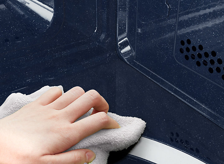 ru-feature-easy-clean-interior-95598932.jpg